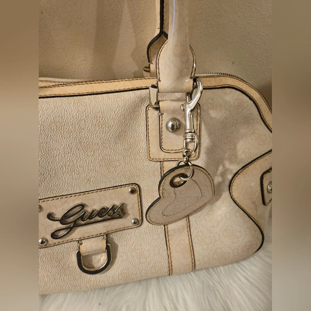 GUESS Faux Leather Shoulder Bag Heart Luggage Tag Beige Handbag - Picture 11 of 15
